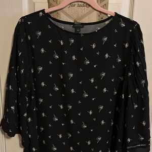 Beautiful gently used Ann Taylor blouse with flowers.